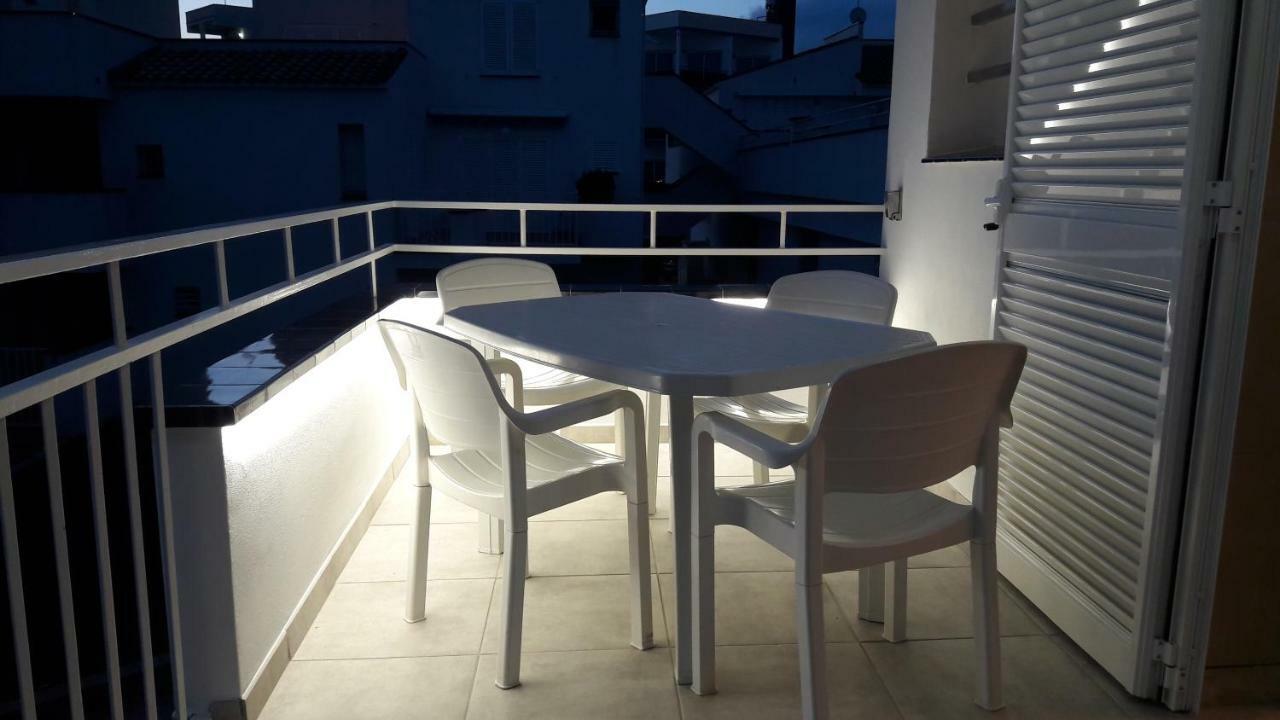 Residencia Platja De Roses Apartamento Exterior foto